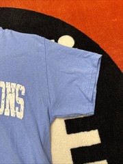 Men’s Medium The Hamptons New York Tourist Light Blue Graphic T Shirt Faded Font