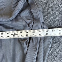 Claiborne Shirt Mens Large Gray Ribbed Knit Stretch Crew Neck Casual Long Sleeve