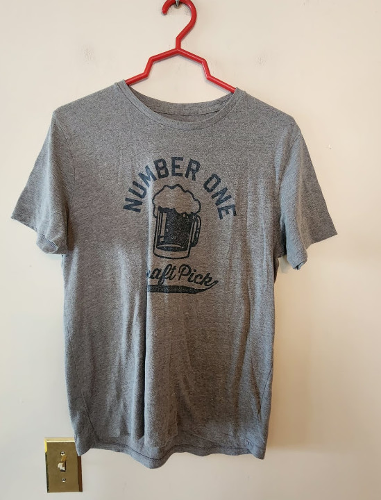 Old navy graphic t-shirt number 1 draft size mens medium