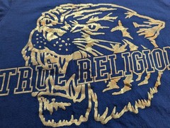 True Religion Men’s T-Shirt Tiger Tattoo Metallic Gold Foil Logo Tee Medium Blue