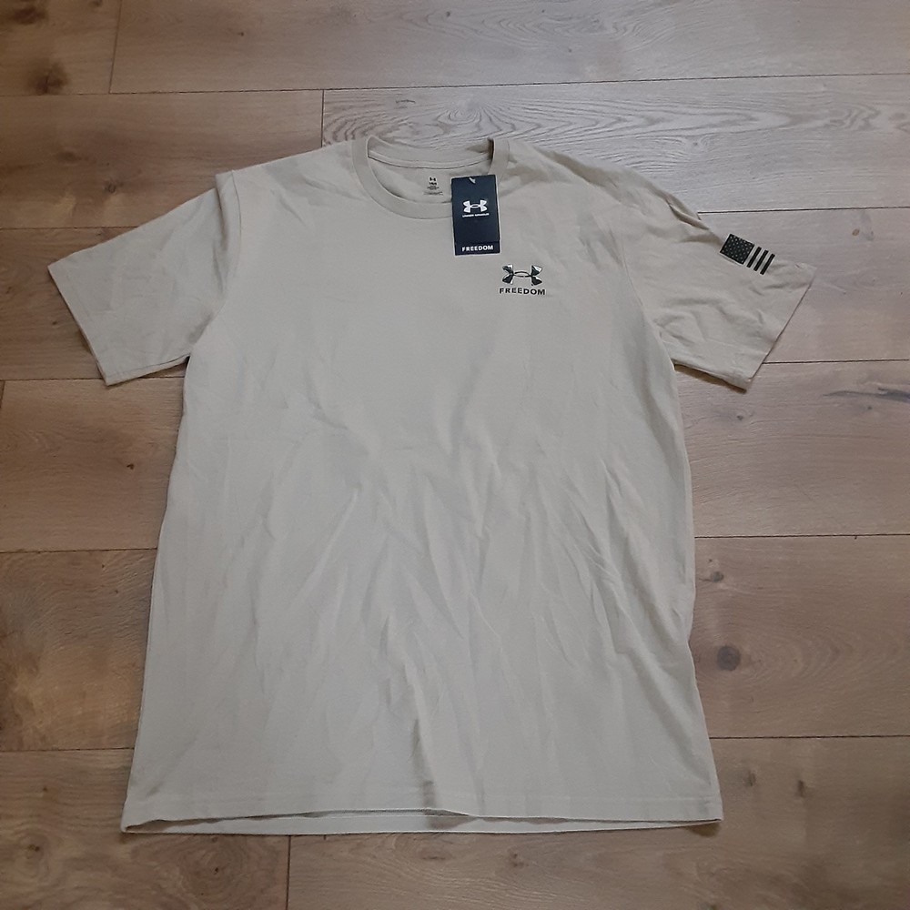 Under Armour UA Shirt Mens Large Beige Freedom Snake T Graphic Tee USA Flag New
