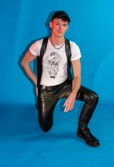 TOM OF FINLAND CRACKIN UP – LEATHER MAN MENS T SHIRT TEE SHIRT GAY CULTURE