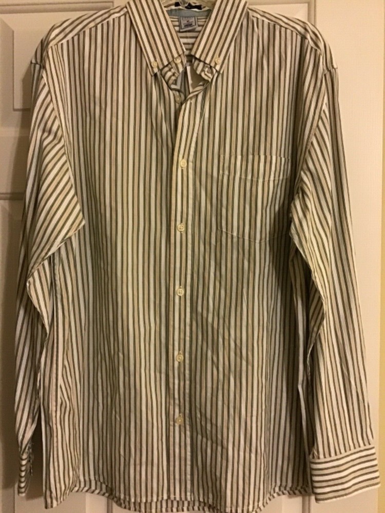 Button down shirt size M old navy brand nwt $ 24.50