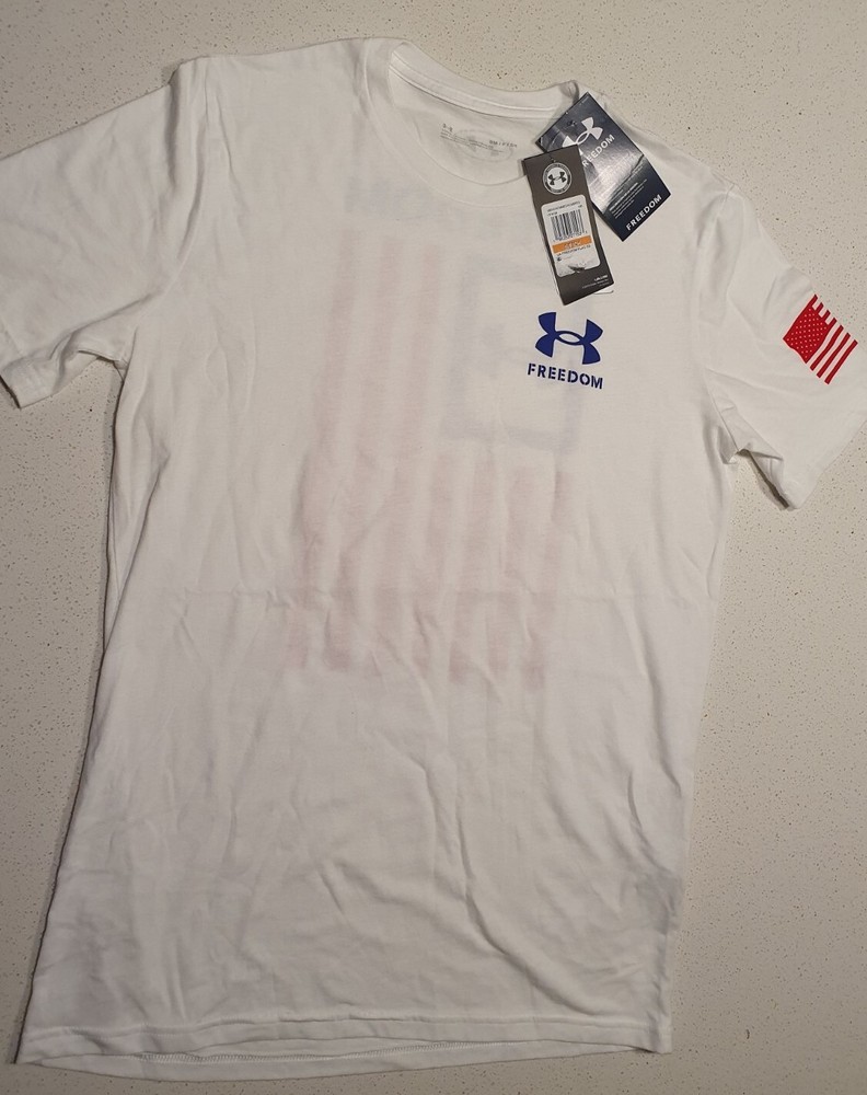 ⭐️⭐NWT Under Armour Men’s Freedom Flag T-Shirt size S white 1374728-2023⭐️⭐️