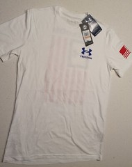 ⭐️⭐NWT Under Armour Men’s Freedom Flag T-Shirt size S white 1374728-2023⭐️⭐️