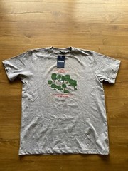 idakoos T-Shirt “Use Multi-Million Dollar Satellites To Hunt Tupperware” NWT – L