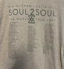 Tim McGraw Faith Hill Soul2Soul World Tour 2017 Graphic T-Shirt Gray Large