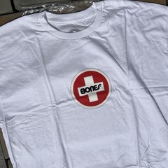NWT Bones Swiss Crest White T-shirt