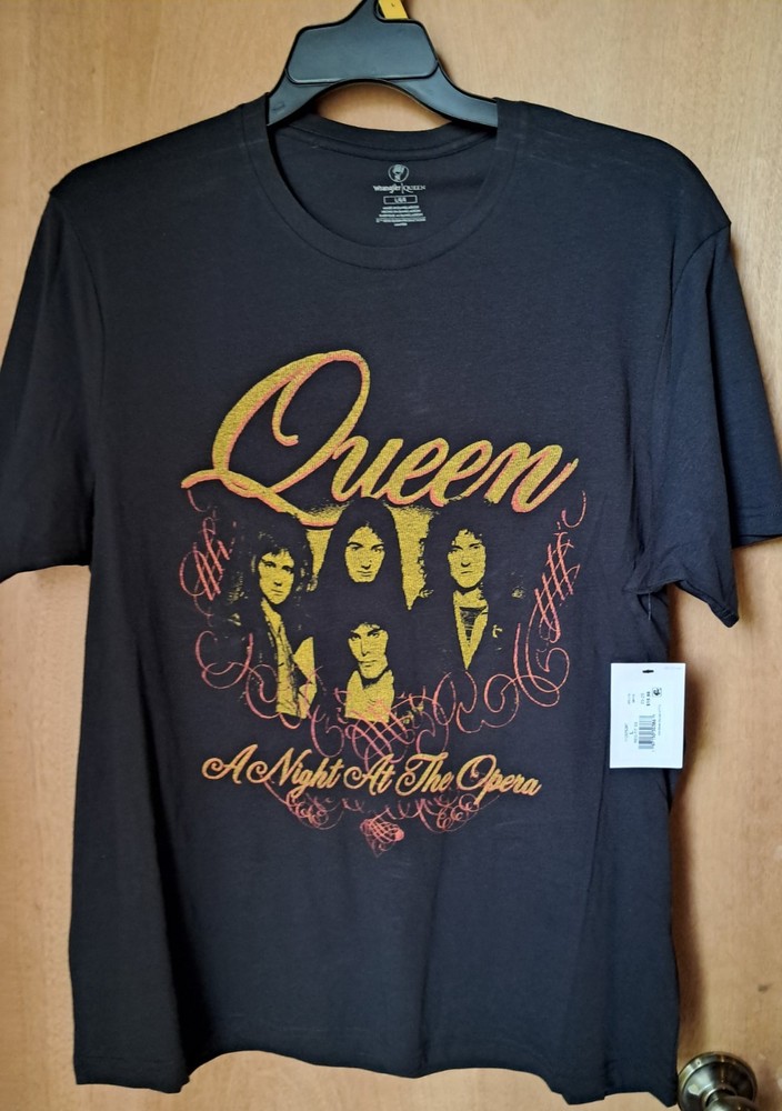 NWT Wrangler Men Black Short Sleeve Queen Graphic Band Tee Night at the Opera L