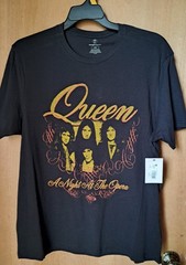 NWT Wrangler Men Black Short Sleeve Queen Graphic Band Tee Night at the Opera L
