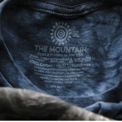 The Mountain Born Free Horses Men’s Graphic Short Sleeve T-Shirt in Navy, XL