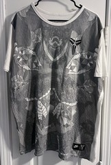 Nike Kobe Bryant White Gray Snakeskin Graphic Athletic Cut T Shirt Size XL