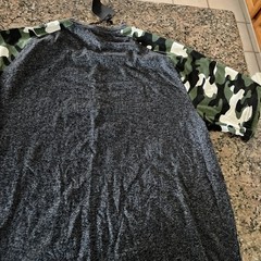 Men’s “LEGENDARY” Graphic T-Shirt – Camo Sleeves – Size XL