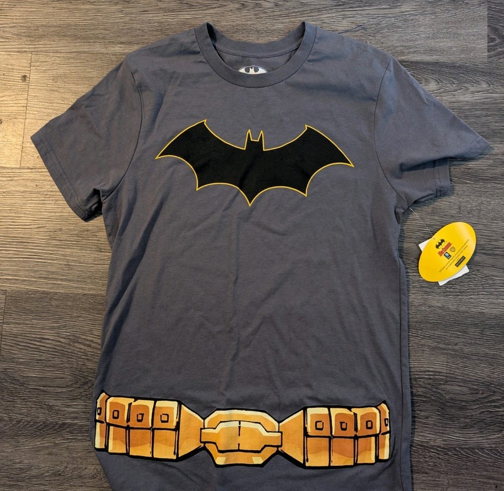 DC Comics men’s gray Batman costume t-shirt No Cap Size Small
