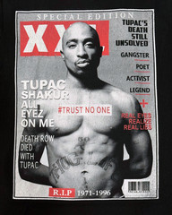 Vintage Y2K Tupac Shakur XXL Magazine Tribute T-Shirt – Black Medium