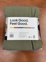 True Classic 4 Pack Crew Neck Men’s Tees Size XL – Green/Grey/White/Dessert