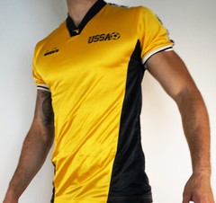 MEN’S SHINY DIADORA SHORT SLEEVE SHIRT MEDIUM