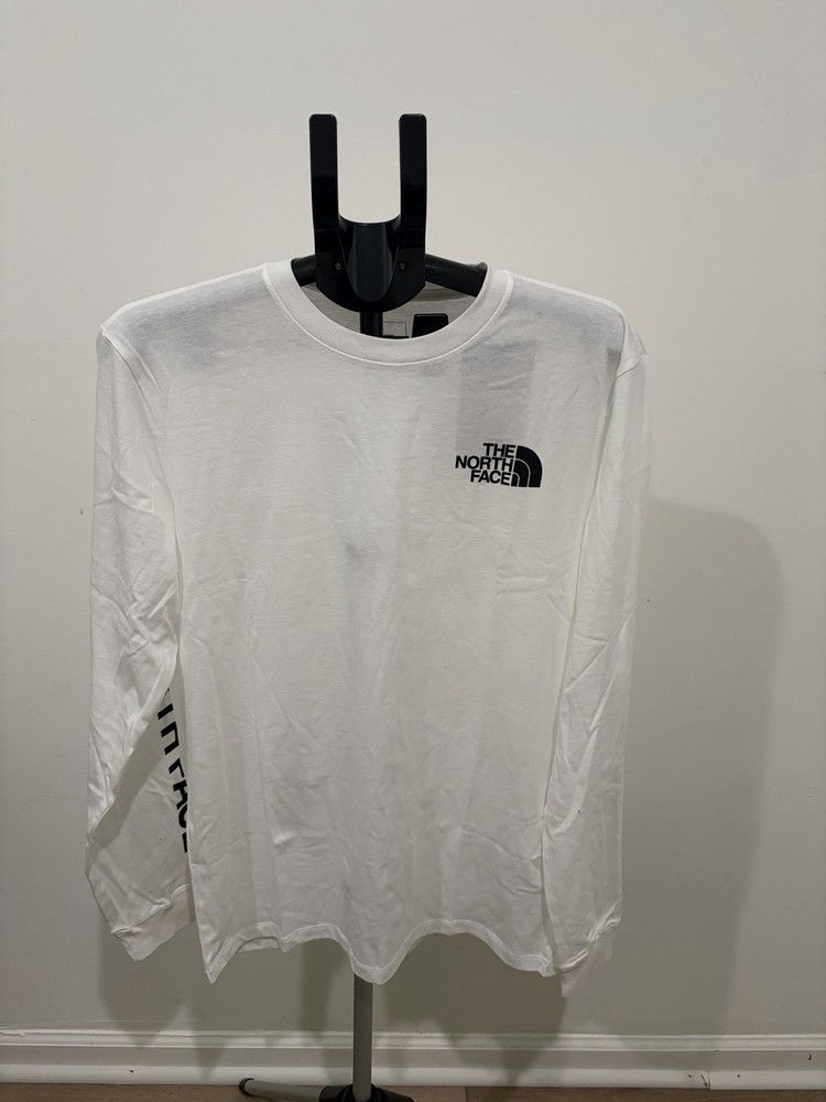 The North Face Long Sleeve Hit Graphic T-Shirt Mens Medium TNF White/Black NWT