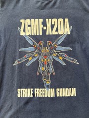 UT Uniqlo ZGMF-X20A Strike Freedom Gundam 40th Anniversary T-shirt Size Small
