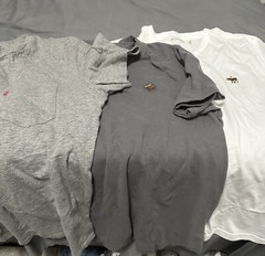 Amber combine And Levi’s men t shirts medium – 3 Pieces