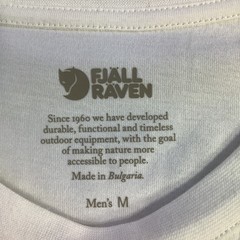 Fjallraven Logo Pocket T-Shirt Mens Eggshell White Organic Cotton Size M NWT