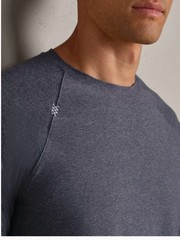 RHÔNE Reign Long Sleeve T in Midnight Heather. Anti Odor. SPF 50+. Raglan. EUC