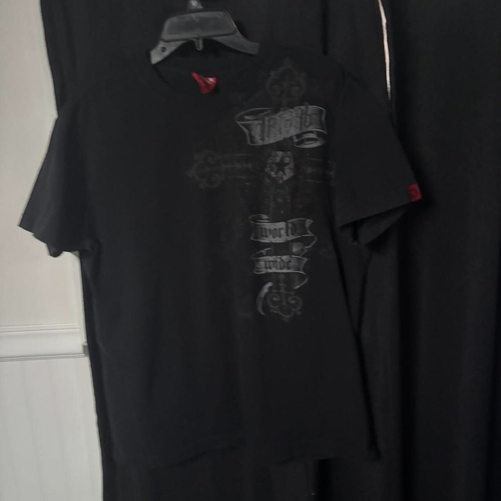 Black and grey streetwear-inspired T-shirt size xl looks smaller