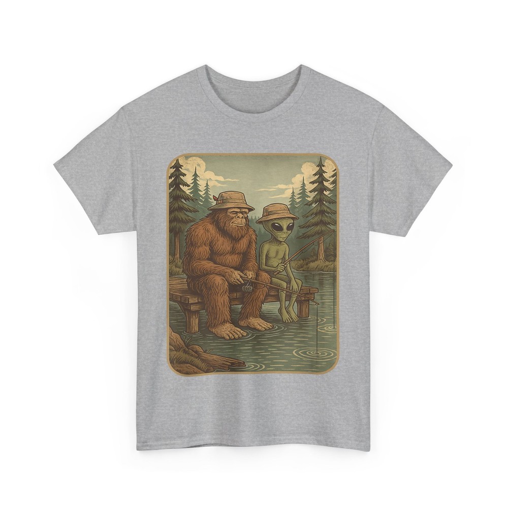 Bigfoot Fishing Men Boys Sasquatch Fishing Distressed T-Shirt
