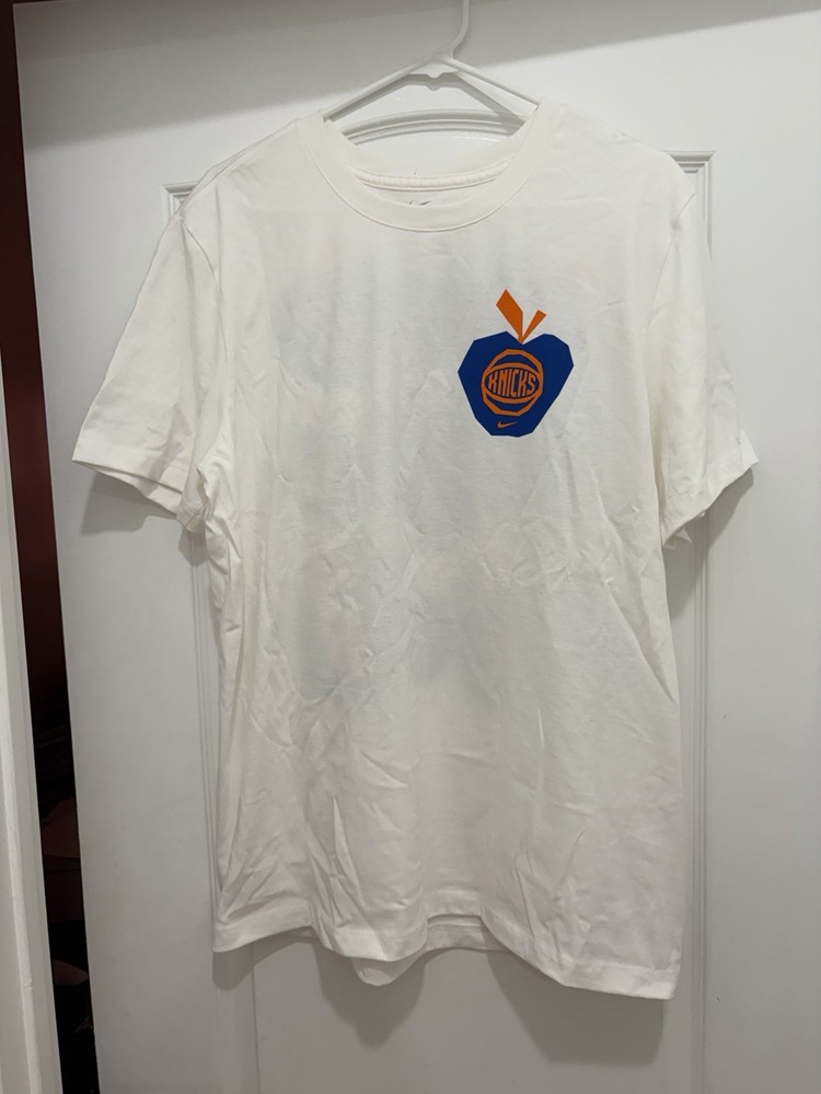 Sizes L & XL | EXCLUSIVE New York Knicks White Apple Tee | SOLD IN NIKE TRUCK