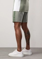 Gym King Contrast Panel Shorts – Fern Green/Soft Khaki/White