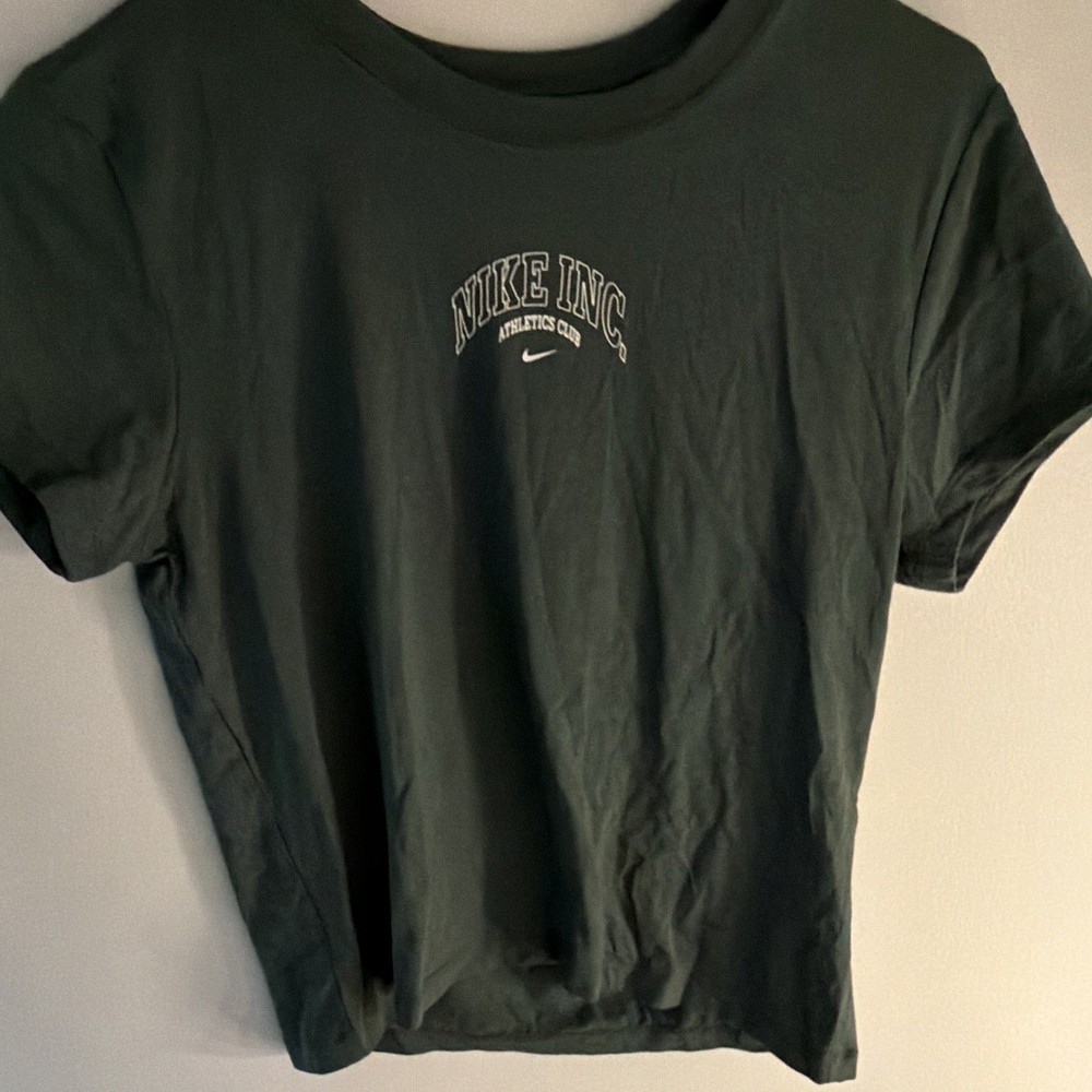 Nike Graphic T-shirt In Green Size Medium Slim Fit Short Sleeve