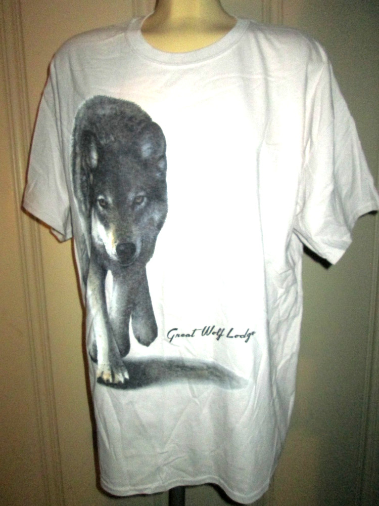 Great Wolf Lodge off-set Wolf Graphic T-shirt-NWT- Ice Gray-sz XL-SHORT SLEEVE