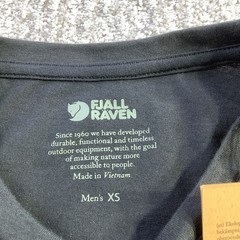 Fjallraven Logo T-shirt Mens Black Organic Cotton Blend Tee Size XS NWT