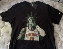 NEW Nike Men’s NYC Only Exclusive Statue of Liberty Knicks Brunson T-Shirt Sz L