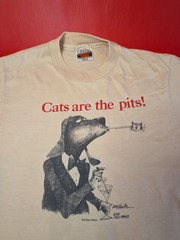 VTG 1980 “CATS ARE THE PITS!” Artwork By Larry Johnson Hanes T-Shirt Sz M 38-40