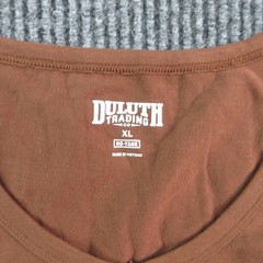 Duluth Trading Co Shirt Mens XL Brown V-Neck Long Sleeve Tagless Stretch NWOT