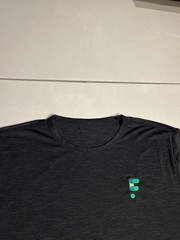 Vuori Shirt Men’s Large Zephyr Tech Tee T Gym Yoga Gray Casual V191 Polyester