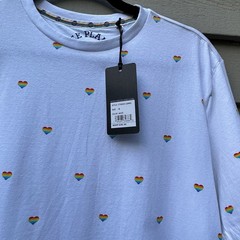 Free Planet Mens White Rainbow Heart Pride T-Shirt Love Is Love Crew Neck M NEW