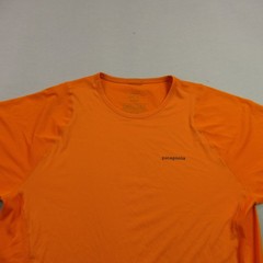 Patagonia Shirt Mens Medium Orange Short Sleeve Crew Neck Lightweight Stretch