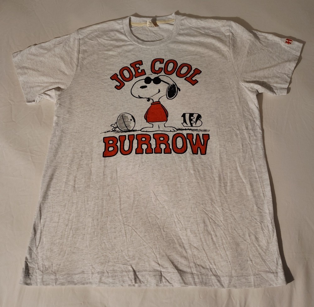 HOMAGE Cincinnati Bengals Joe Cool Burrow Snoopy Peanuts Graphic Tee Men’s (L)