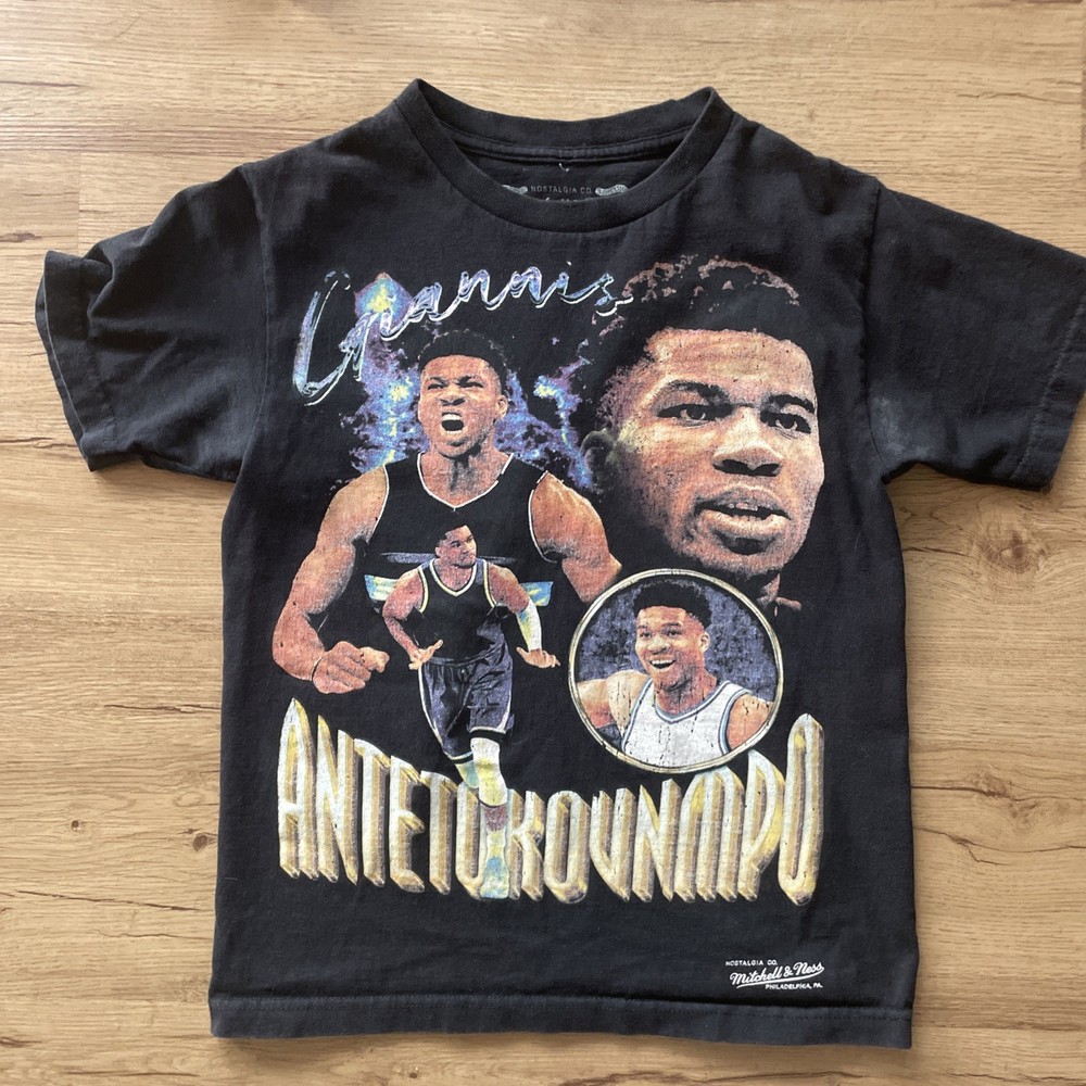 Mitchell & Ness Giannis Antetokounmpo Graphic Print T-Shirt Size kid Small Black