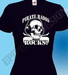 Pirate Radio T-Shirt Rocks Drum Bass DJ 60’S Caroline London Skull Headphones