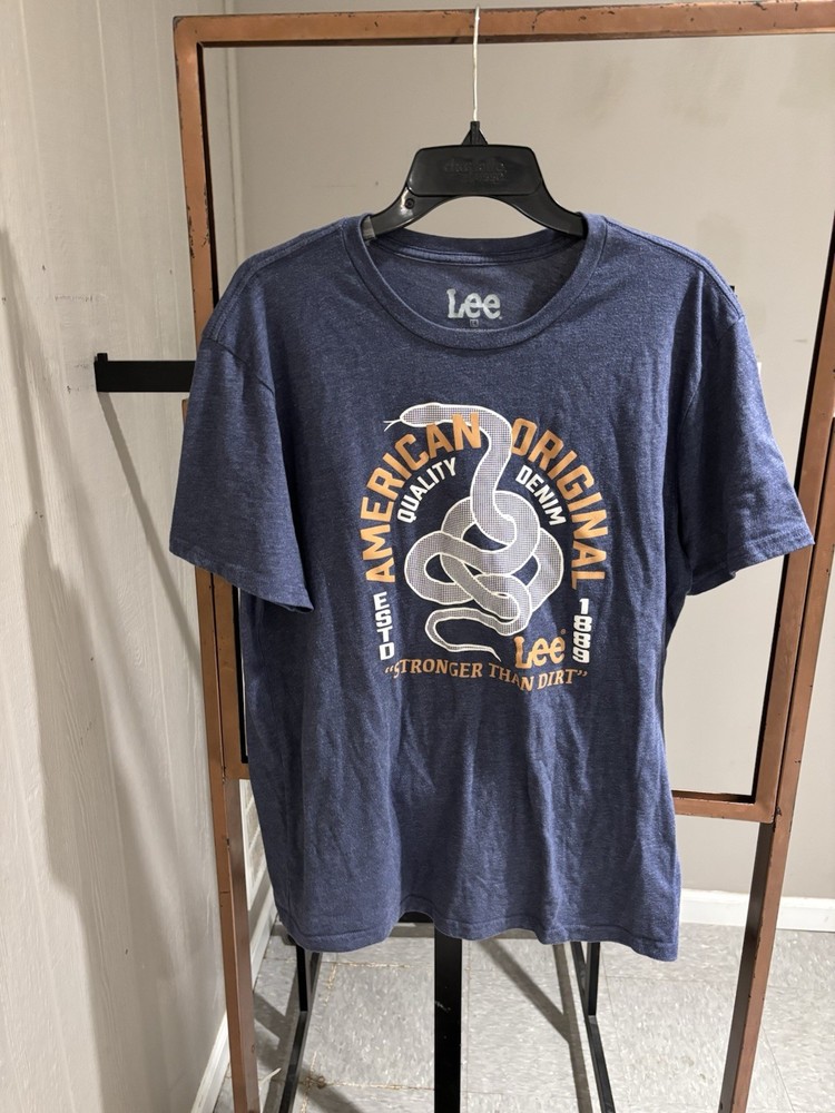 Lee Jeans blue t-shirt size large. Short sleeve. 50/50 cotton/poly. Very nice T.