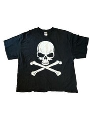 Vintage 2002 Fashion Victim Skull and Crossbones Graphic T-Shirt