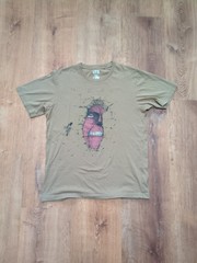 Men’s Uni Qlo x Attack On Titan Collaboration T-Shirt SMALL Shonen Jump 60th