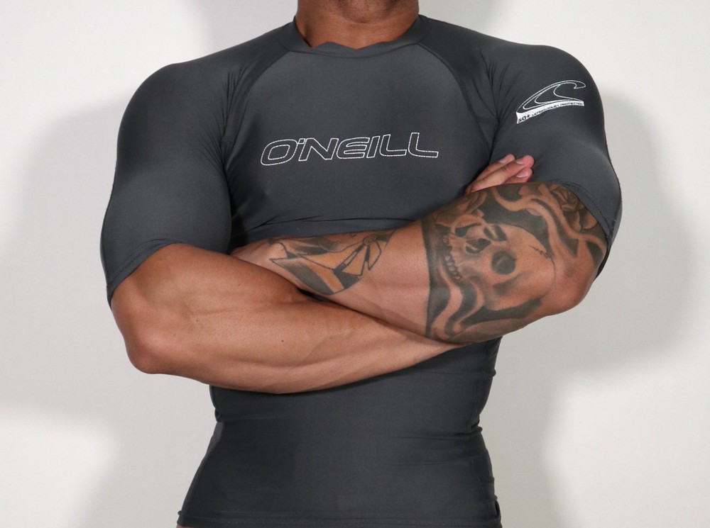MEN’S DARK GRAY COMPRESSION SHIRT SIZE SMALL