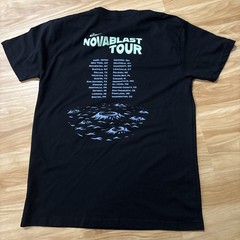 ASICS Novablast Tour T-Shirt size Large Black Graphic Print
