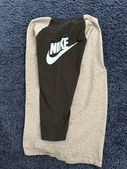 Nike The Nike Tee Men’s M Athletic Fit Long Sleeve Crew Colorblock Gray/Black