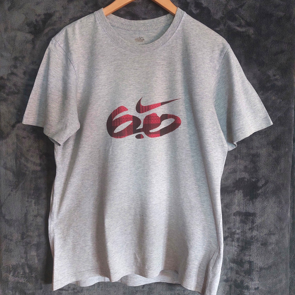 Nike 6.0 Vintage Grey T-Shirt Red Plaid Graphic Swoosh Logo Men’s Size M