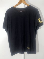 True Religion T-Shirt Mens XL Black Gold Metallic Logo Horseshoe Graphic Tee